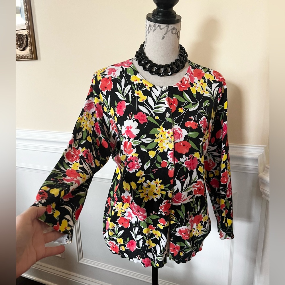 Cable & Gauge Bright Multi-color Florals Chic 3/4 Sleeves Cardigan Sweater.